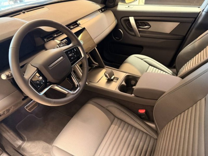 Land Rover Discovery Sport nuova a Siena (10)