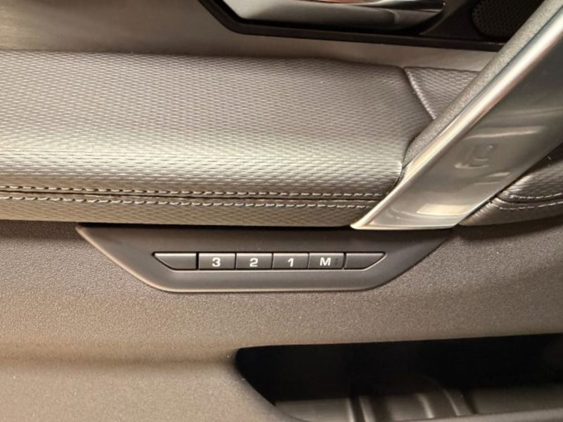 Land Rover Discovery Sport nuova a Siena (11)