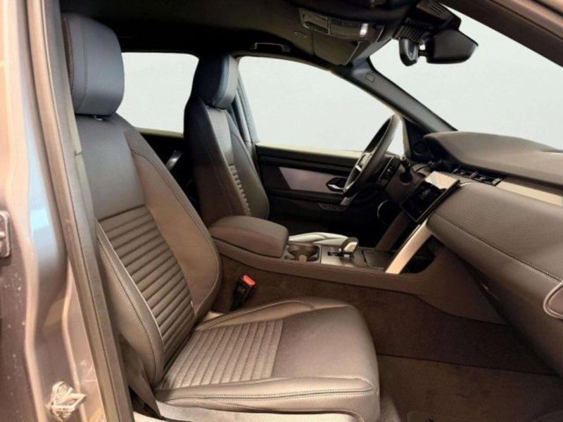 Land Rover Discovery Sport nuova a Siena (3)