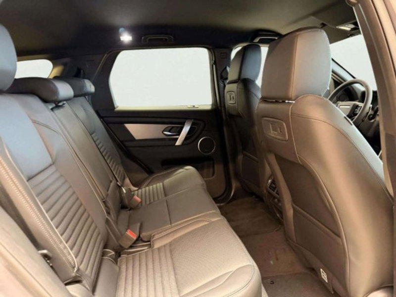 Land Rover Discovery Sport nuova a Siena (5)