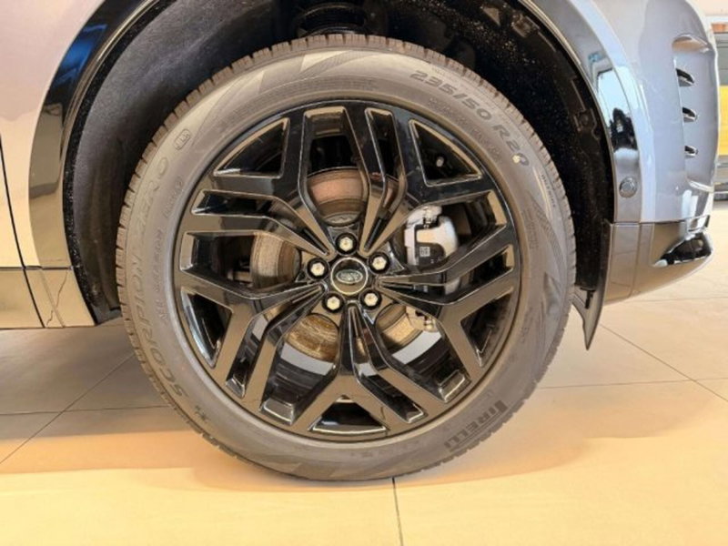 Land Rover Discovery Sport nuova a Siena (8)