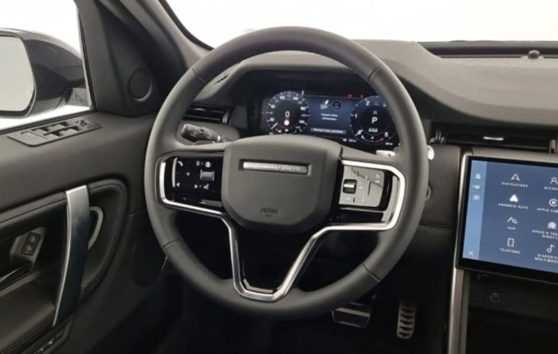 Land Rover Discovery Sport nuova a Siena (9)