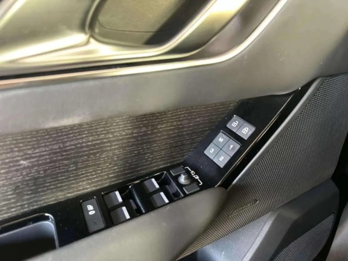 Land Rover Range Rover Velar nuova a Siena (11)
