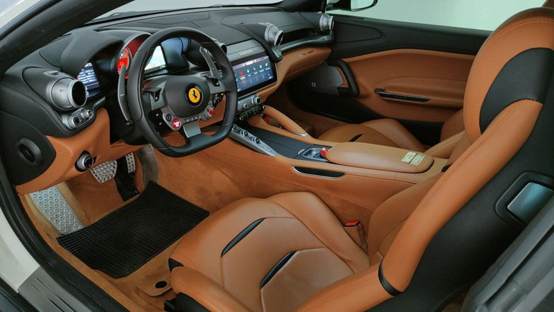 Ferrari GTC4Lusso Coupé usata a Perugia (12)