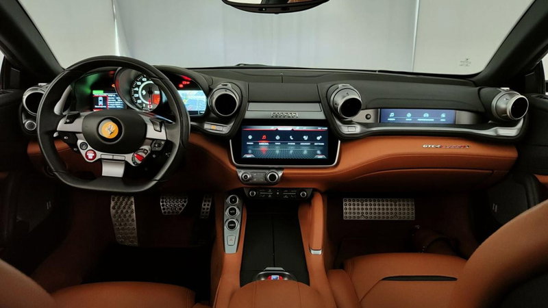 Ferrari GTC4Lusso Coupé usata a Perugia (16)