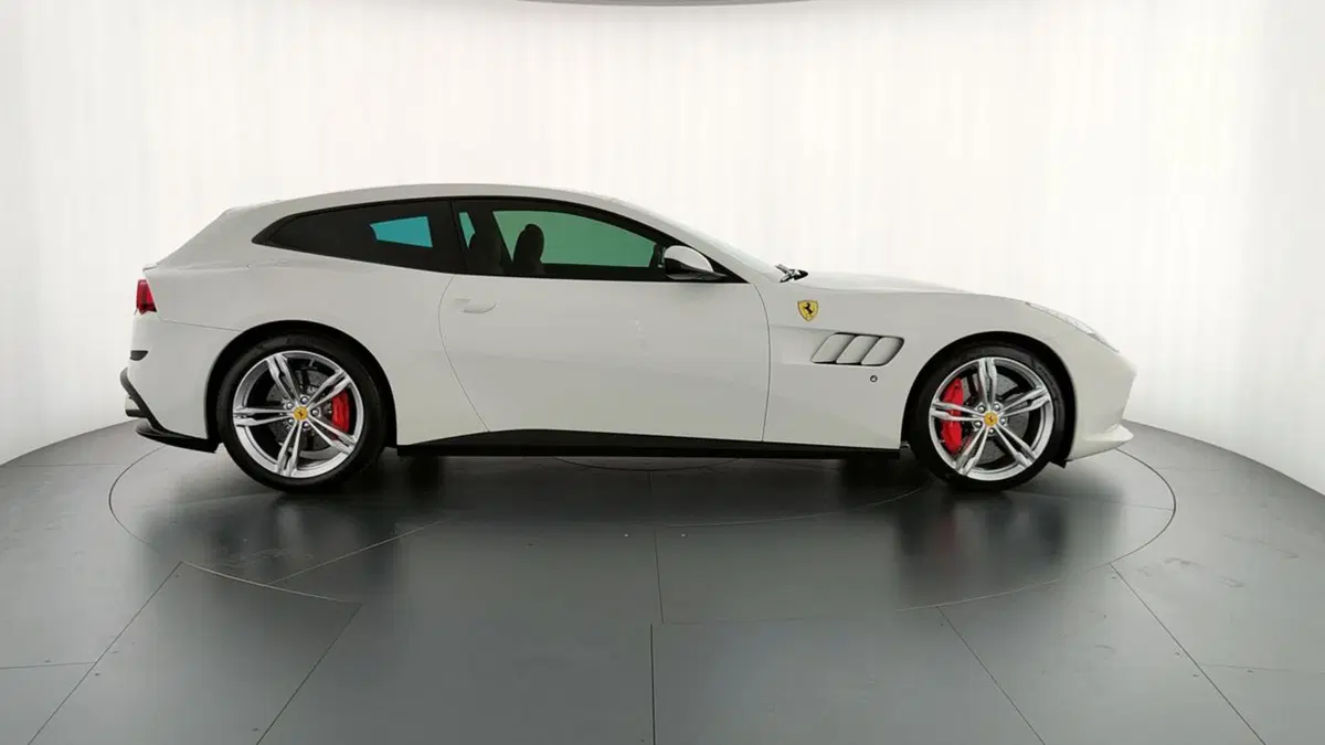 Ferrari GTC4Lusso Coupé usata a Perugia (5)