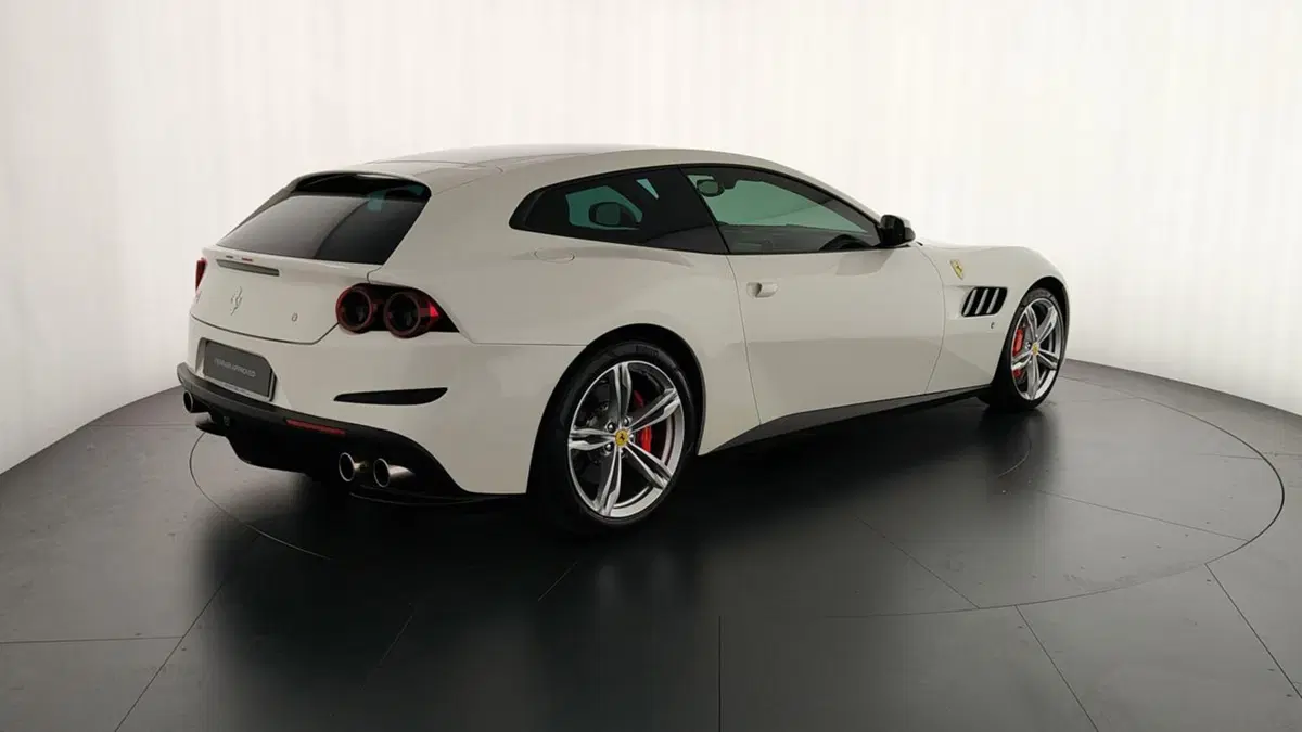 Ferrari GTC4Lusso Coupé usata a Perugia (6)