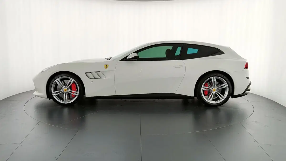 Ferrari GTC4Lusso Coupé usata a Perugia (9)