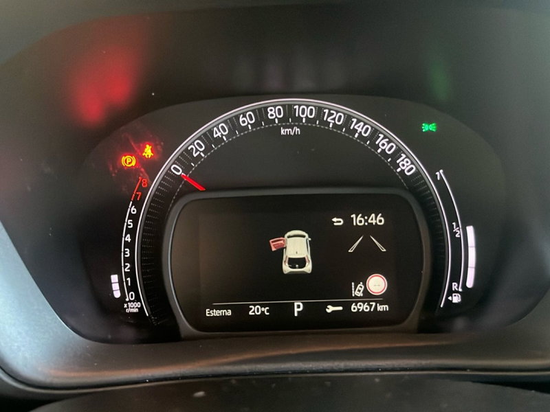 Toyota Aygo X usata a Lecce (16)