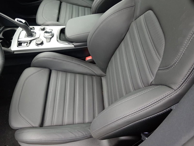 Alfa Romeo Stelvio usata a Alessandria (11)