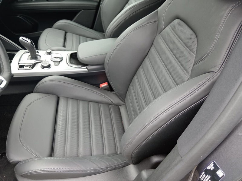 Alfa Romeo Stelvio usata a Alessandria (12)