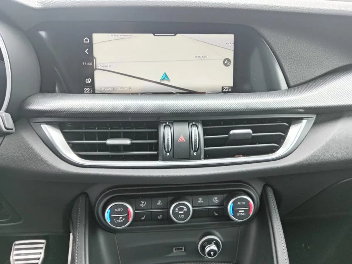 Alfa Romeo Stelvio usata a Alessandria (19)