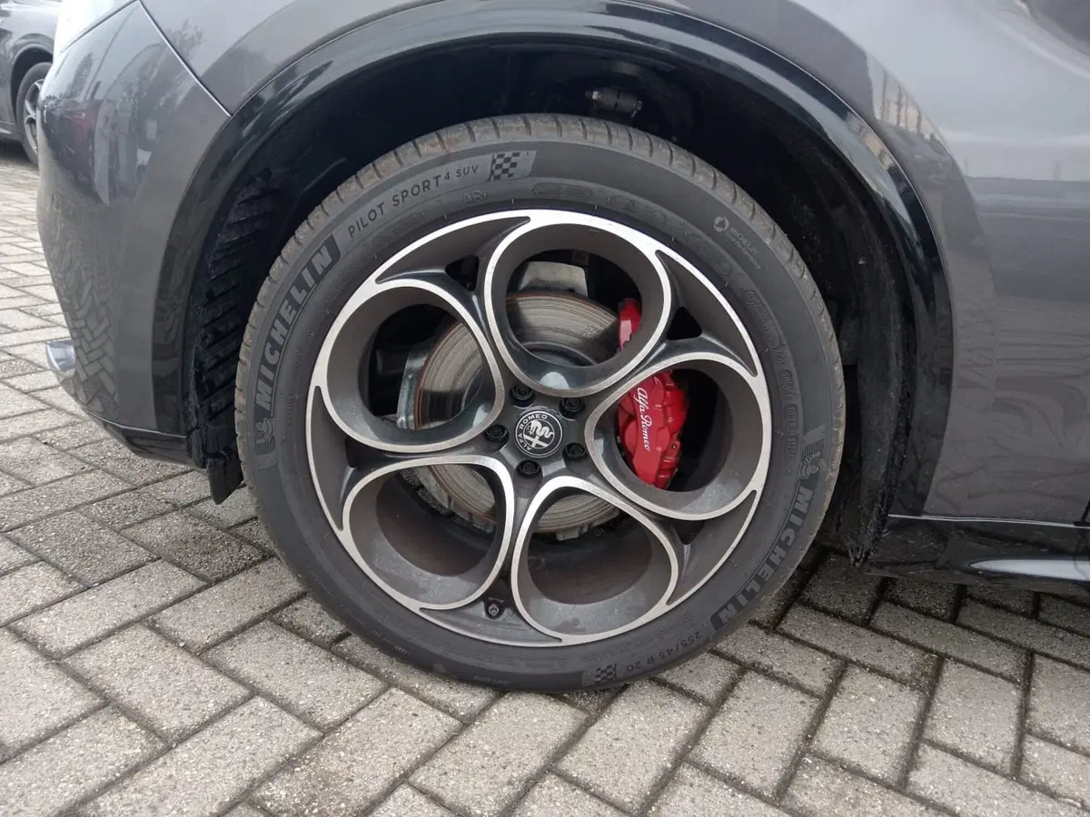 Alfa Romeo Stelvio usata a Alessandria (8)