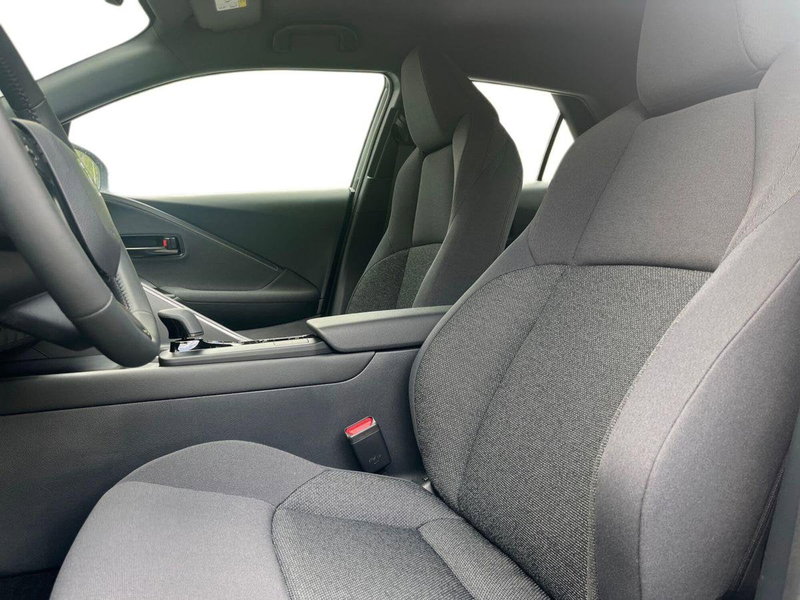 Toyota Toyota C-HR nuova a Lecco (10)