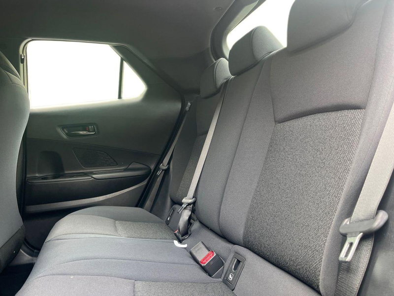 Toyota Toyota C-HR nuova a Lecco (11)