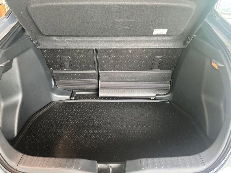 Toyota Toyota C-HR nuova a Lecco (12)