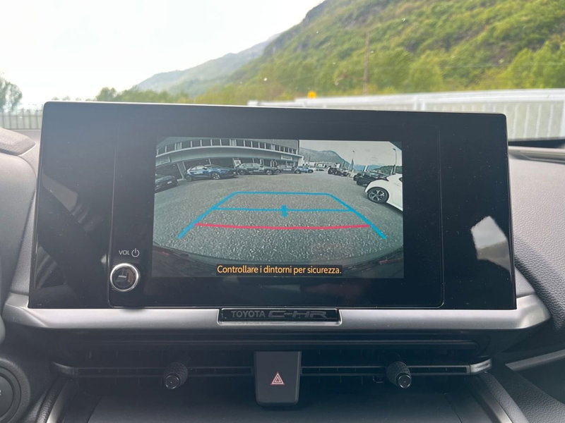 Toyota Toyota C-HR nuova a Lecco (14)