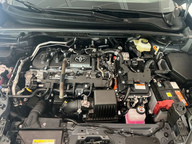 Toyota Toyota C-HR nuova a Lecco (15)