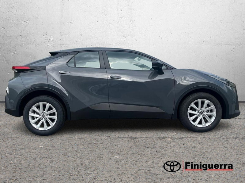 Toyota Toyota C-HR nuova a Lecco (5)