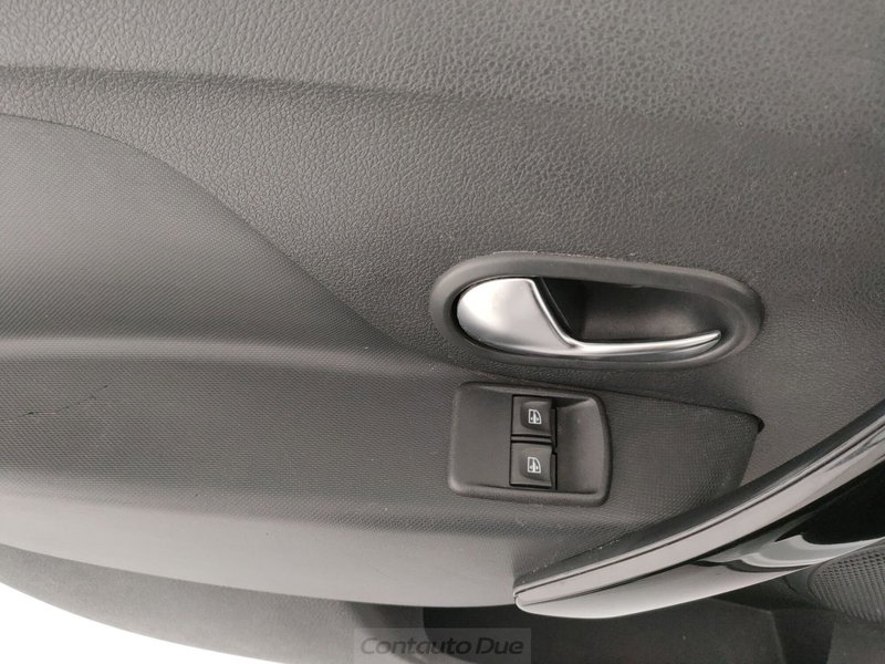 Dacia Sandero usata a Caserta (15)