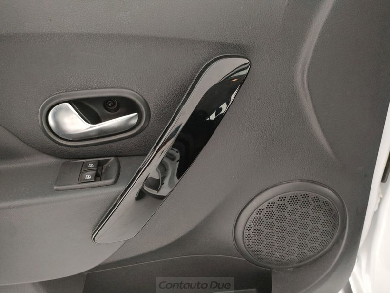 Dacia Sandero usata a Caserta (16)