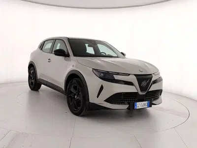 Alfa Romeo Junior 1.2 ibrida 145cv edct6 del 2025 usata a Caserta