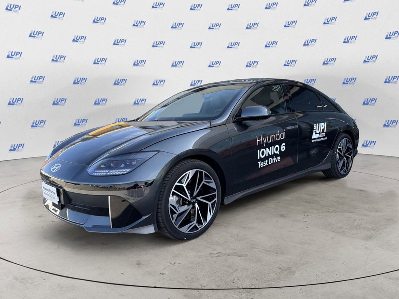 Hyundai Ioniq 6 nuova a Lucca
