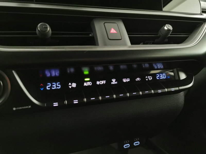 Lexus UX usata a Roma (16)