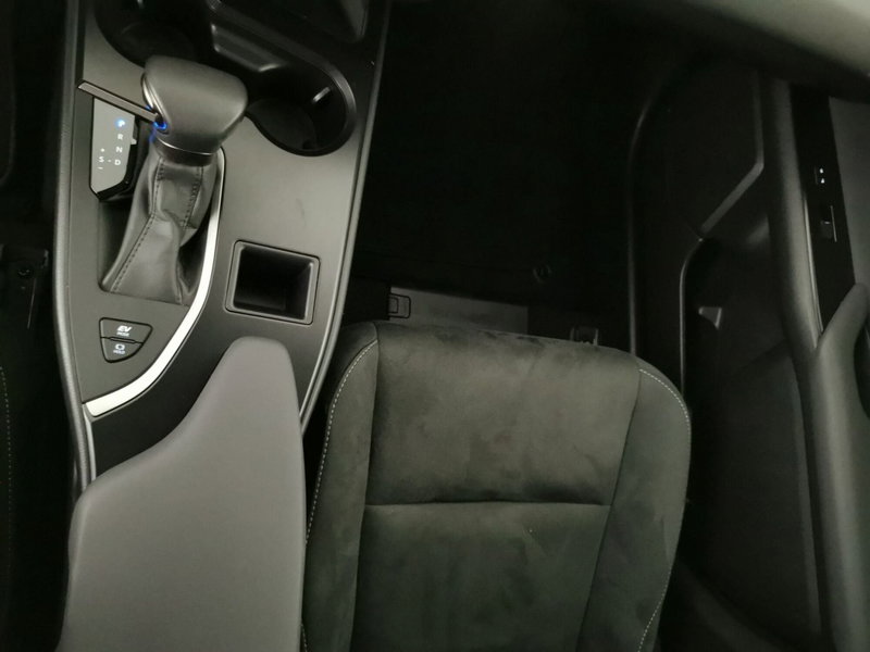 Lexus UX usata a Roma (19)