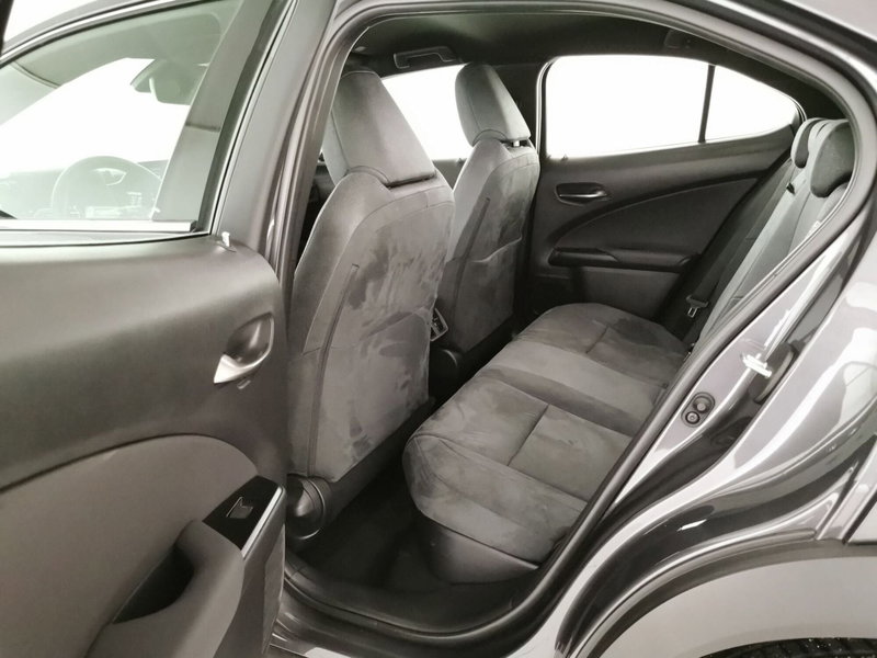 Lexus UX usata a Roma (6)