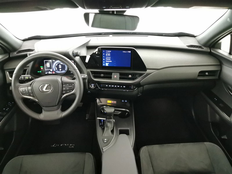 Lexus UX usata a Roma (8)