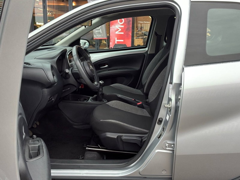 Toyota Aygo X usata a Mantova (17)