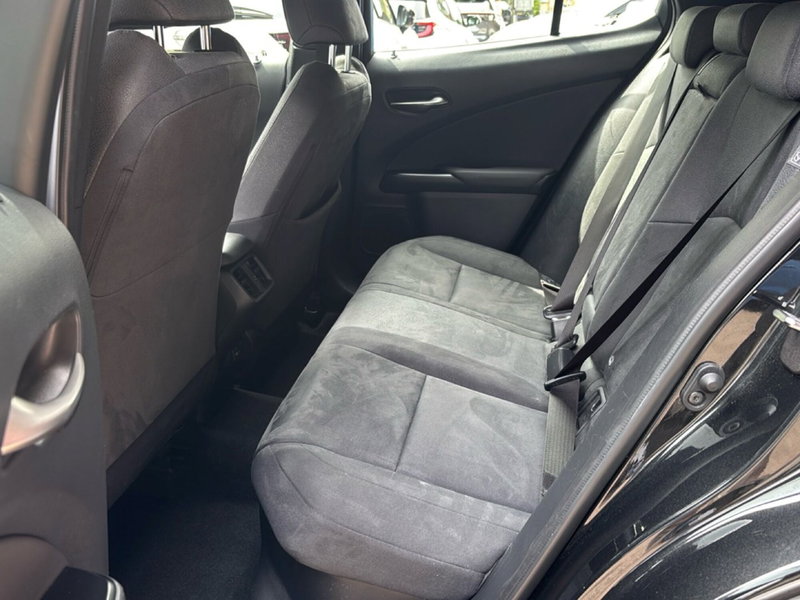 Lexus UX usata a Modena (10)