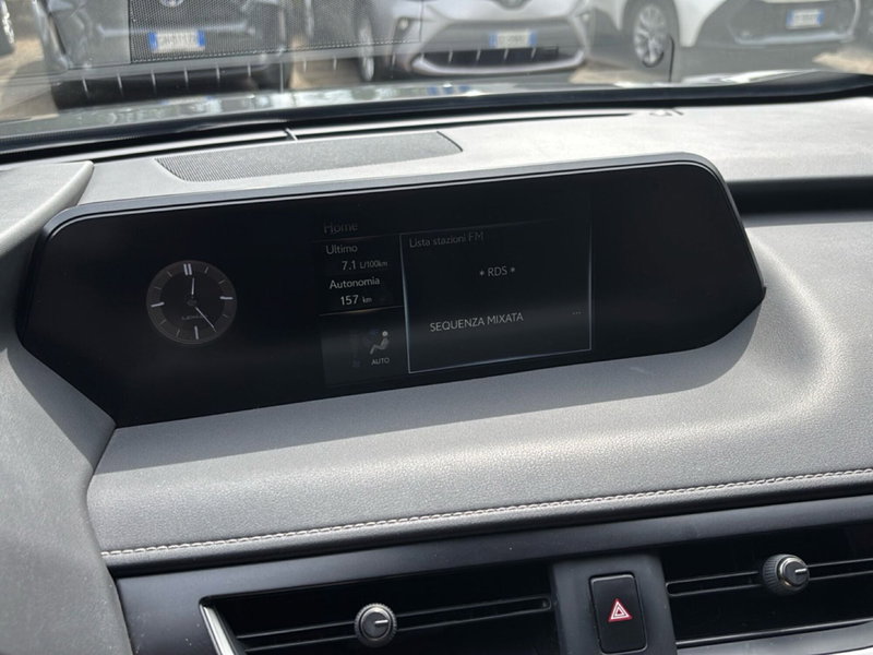 Lexus UX usata a Modena (11)