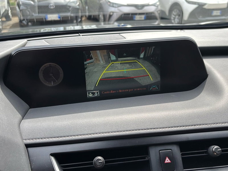 Lexus UX usata a Modena (13)