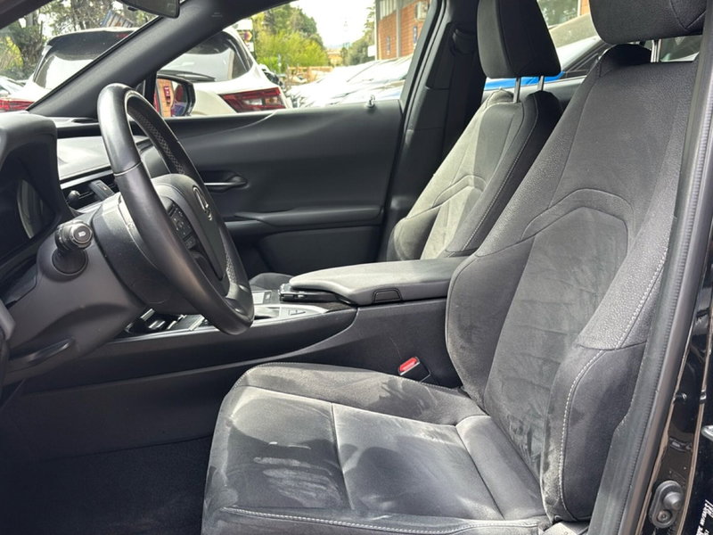 Lexus UX usata a Modena (8)