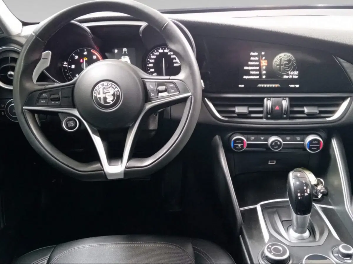 Alfa Romeo Giulia usata a Siena (11)