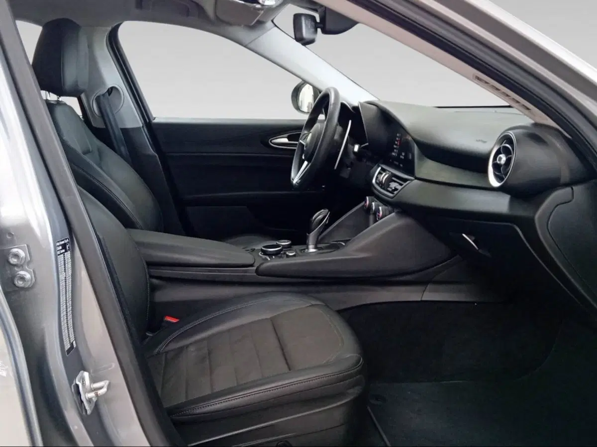 Alfa Romeo Giulia usata a Siena (13)