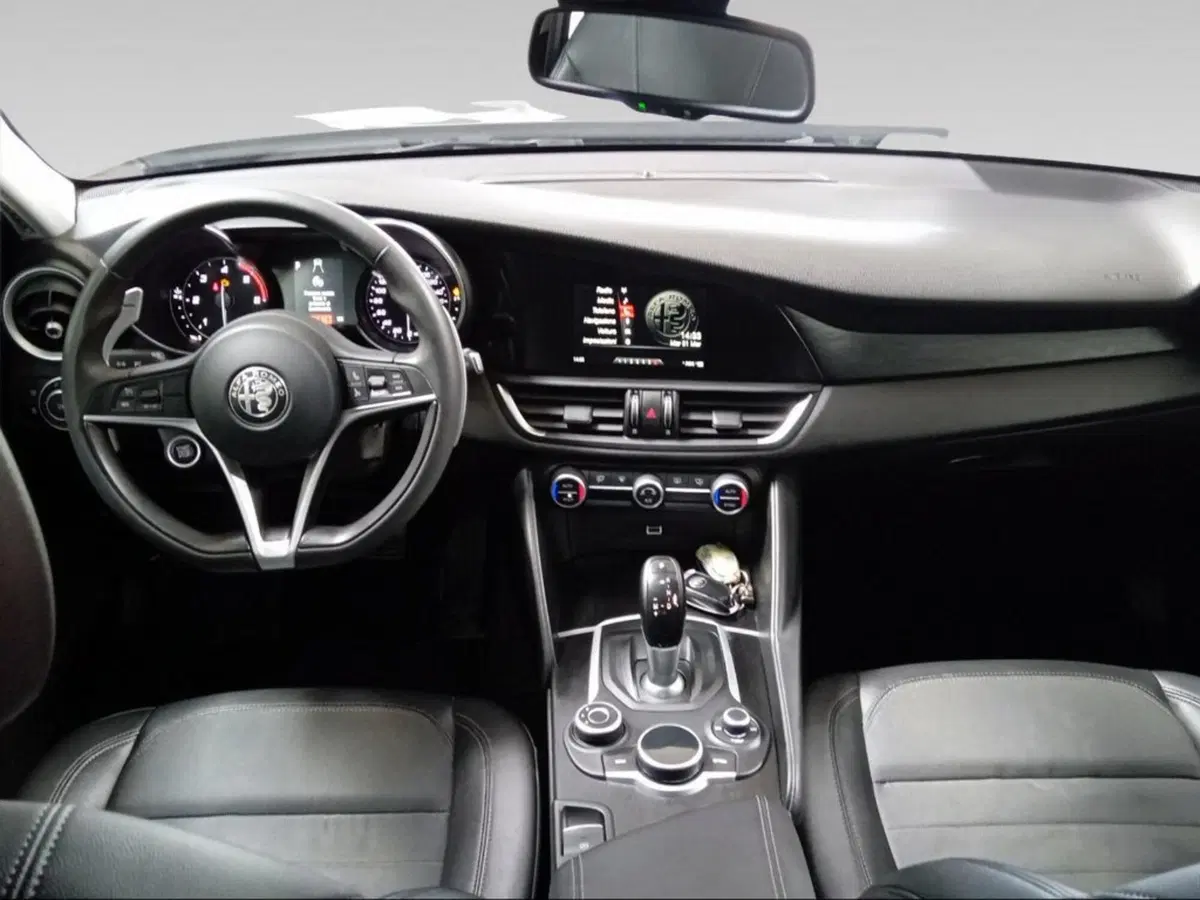 Alfa Romeo Giulia usata a Siena (14)