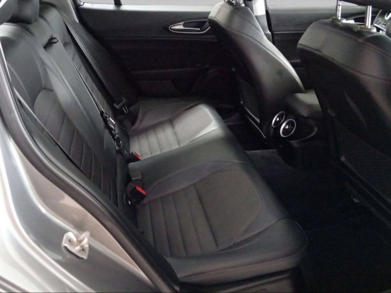 Alfa Romeo Giulia usata a Siena (15)