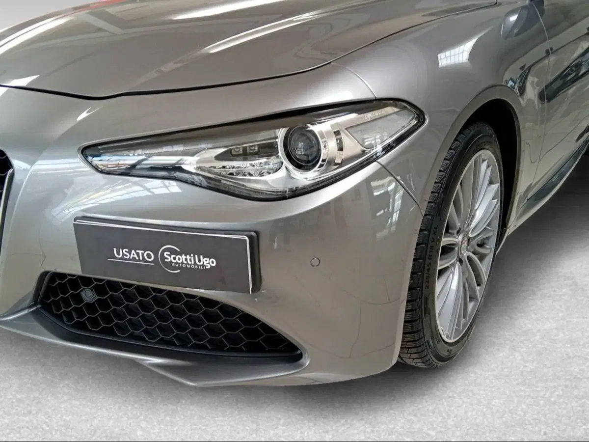Alfa Romeo Giulia usata a Siena (2)