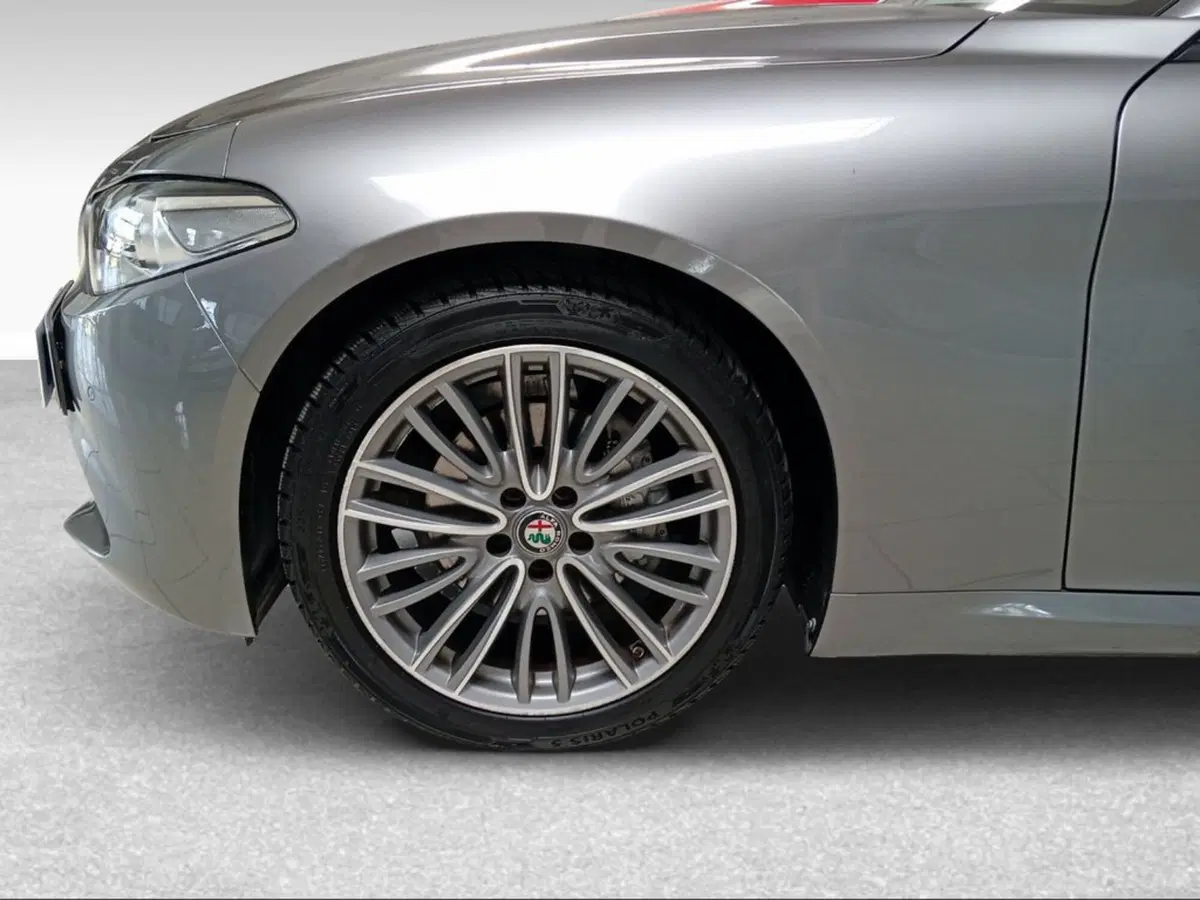 Alfa Romeo Giulia usata a Siena (4)