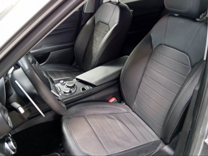 Alfa Romeo Giulia usata a Siena (8)