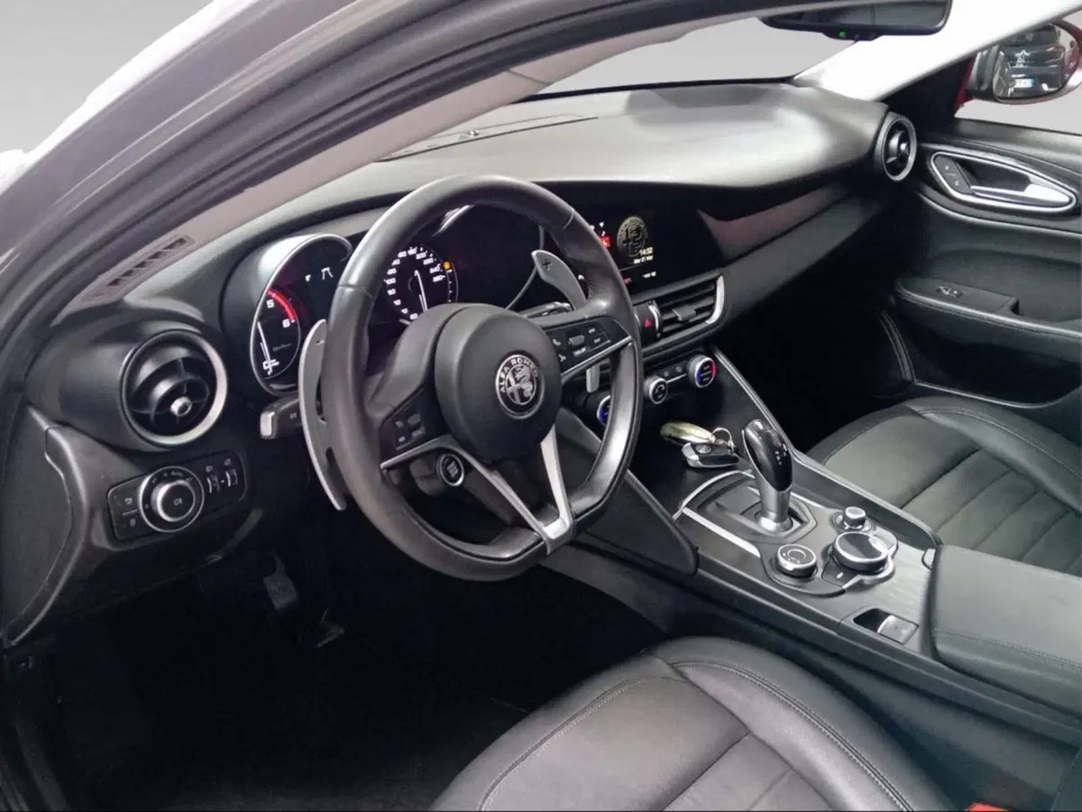 Alfa Romeo Giulia usata a Siena (9)