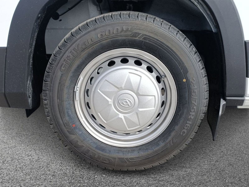 Maxus Deliver Furgone nuova a Bari (6)