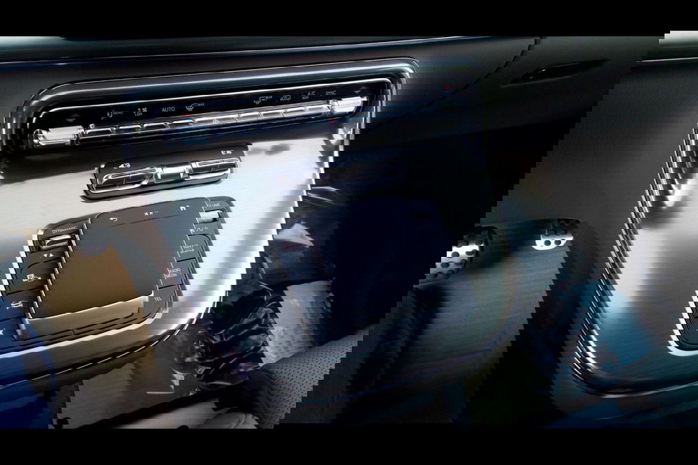 Mercedes-Benz Classe V nuova a Pescara (12)