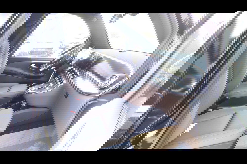 Mercedes-Benz Classe V nuova a Pescara (15)