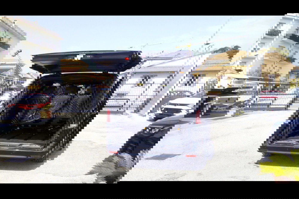 Mercedes-Benz Classe V nuova a Pescara (7)