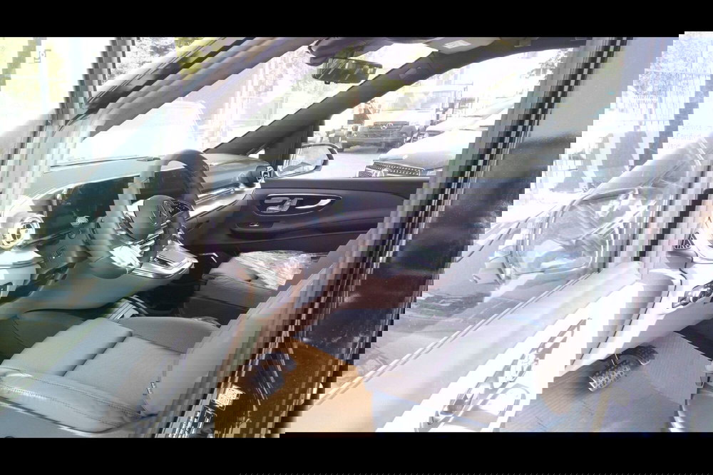 Mercedes-Benz Classe V nuova a Pescara (9)