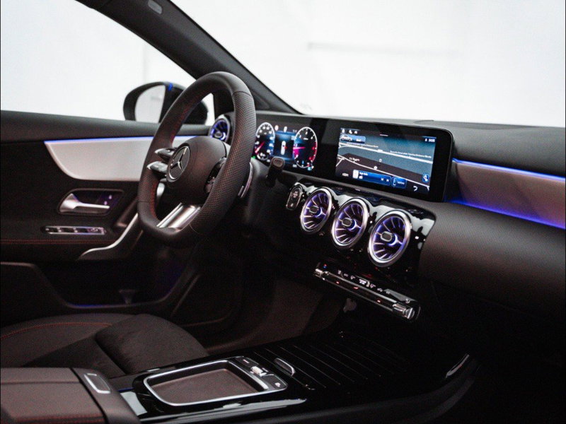 Mercedes-Benz Classe A Sedan nuova a Macerata (19)